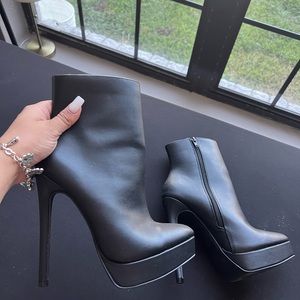 Black booties /heels/platform